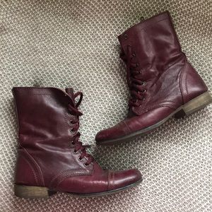 Steve Madden Combat Style Lace Up Boots, Burgundy
